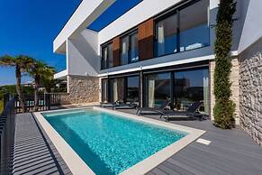 Villa Yana with Pool and Sea View