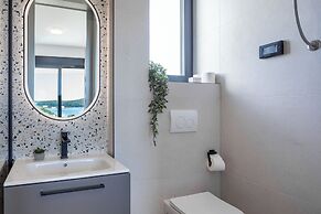 Villa Yana with Pool and Sea View