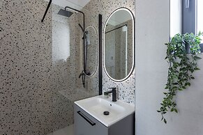 Villa Yana with Pool and Sea View