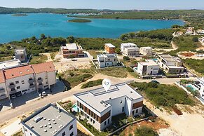 Villa Yana with Pool and Sea View