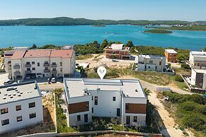 Villa Yana with Pool and Sea View