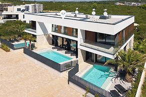 Villa Yana with Pool and Sea View