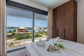 Villa Yana with Pool and Sea View