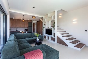 Villa Petra with Pool and Sea View