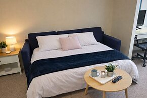 Sleeps8-familyfriendly-freeparking-30mintoheathrow