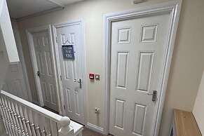 Sleeps8-familyfriendly-freeparking-30mintoheathrow
