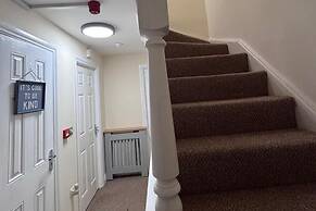 Sleeps8-familyfriendly-freeparking-30mintoheathrow