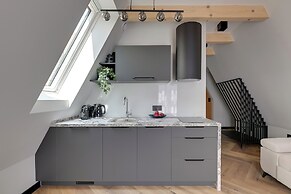 Old Town Chlebnicka Attic by Downtown Apartments
