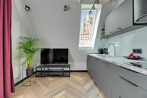 Old Town Chlebnicka Attic by Downtown Apartments