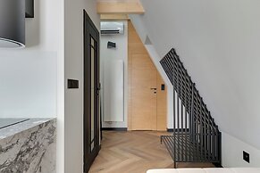 Old Town Chlebnicka Attic by Downtown Apartments