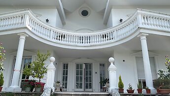 WHITE HOUSE
