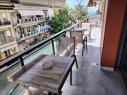 Apartment - Sleeps 8 - Balcony - Parking