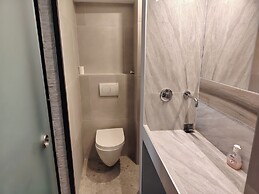 Apartment - Sleeps 8 - Balcony - Parking