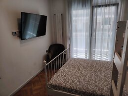 Apartment - Sleeps 8 - Balcony - Parking