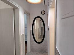 Apartment - Sleeps 8 - Balcony - Parking