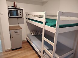 Apartment - Sleeps 8 - Balcony - Parking