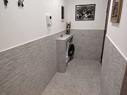 Apartment - Sleeps 8 - Balcony - Parking