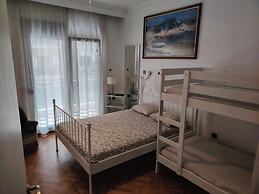 Apartment - Sleeps 8 - Balcony - Parking