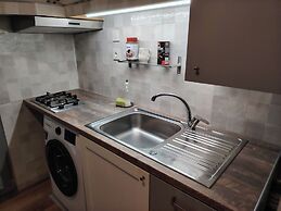 Apartment - Sleeps 8 - Balcony - Parking