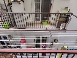 Apartment - Sleeps 8 - Balcony - Parking
