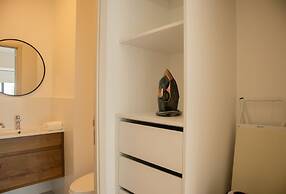 w Stylish 2BR With Balcony in San Isidro