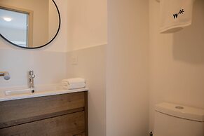 w Stylish 2BR With Balcony in San Isidro