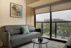 w Stylish 2BR With Balcony in San Isidro