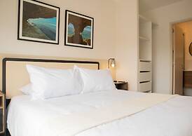 w Stylish 2BR With Balcony in San Isidro