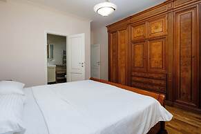 Apartment by Luxe Group DI723