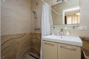 Apartment by Luxe Group DI723