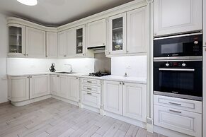 Apartment by Luxe Group DI723