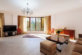 Apartment by Luxe Group DI723