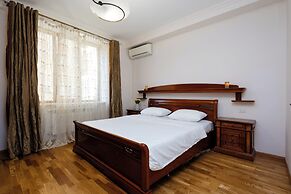 Apartment by Luxe Group DI723
