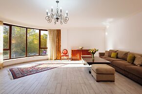 Apartment by Luxe Group DI723