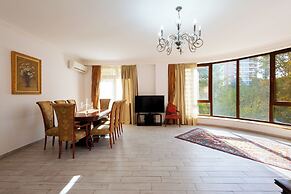 Apartment by Luxe Group DI723