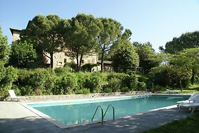 Countryside Retreat With Pool, Mantignana