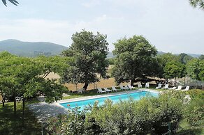 Countryside Retreat With Pool, Mantignana