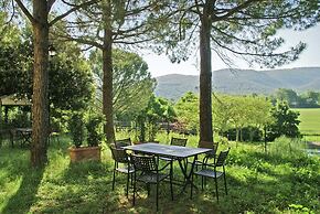 Countryside Retreat With Pool, Mantignana