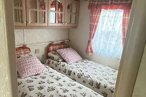 2 Bedroom Caravan - Sleeps 6 - Parking, Seaside
