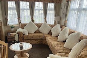 2 Bedroom Caravan - Sleeps 6 - Parking, Seaside
