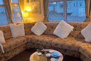 2 Bedroom Caravan - Sleeps 6 - Parking, Seaside