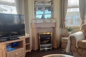 2 Bedroom Caravan - Sleeps 6 - Parking, Seaside
