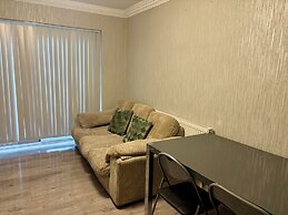 4 Bed House-sleeps 7-free Parking