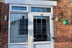 4 Bed House-sleeps 7-free Parking