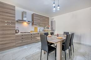 Apartment in Marsalforn Beaches Seaside Dining