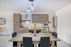 Apartment in Marsalforn Beaches Seaside Dining