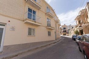 Property With Pool Access - Xaghra Near Marsalforn