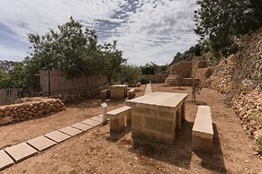 Property With Pool Access - Xaghra Near Marsalforn