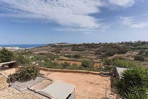 Property With Pool Access - Xaghra Near Marsalforn