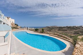 Property With Pool Access - Xaghra Near Marsalforn